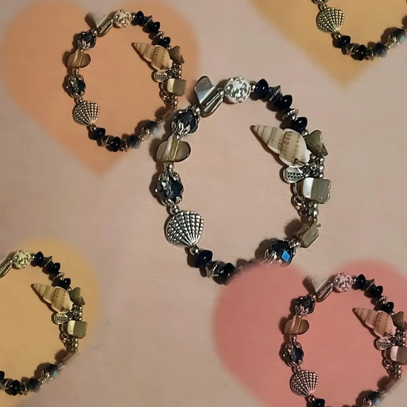 Fashion Jewllery - Picture 2 of 3